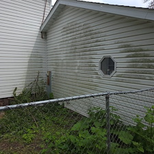 House-Washing-in-Poplar-Grove-IL-Restoring-Curb-Appeal-with-Professional-Soft-Washing 3